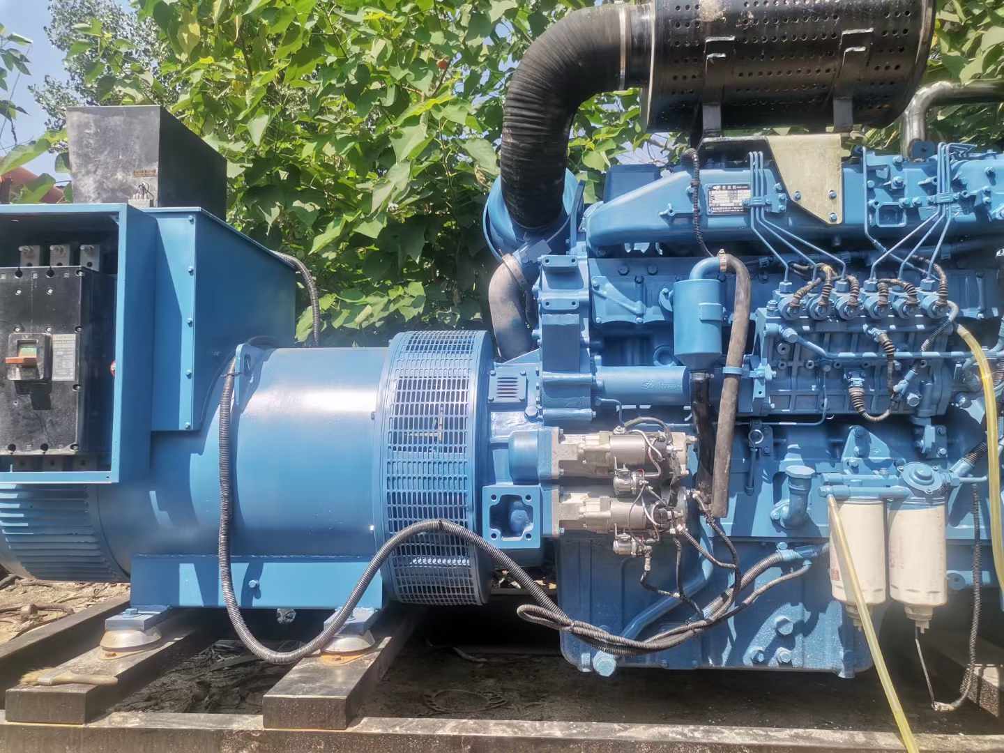 明山详细说明降低 800kW 柴油发电机输出电流波动的方法